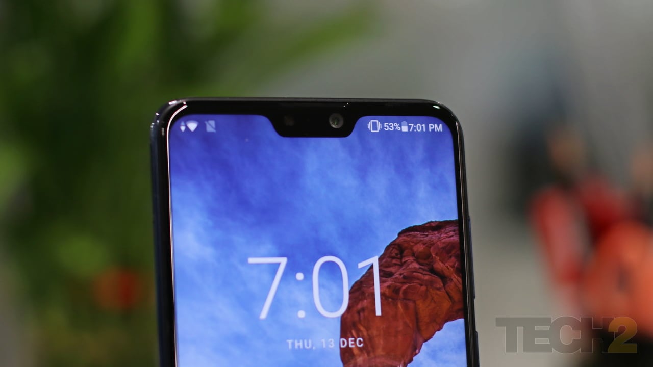 The notch features a selfie camera, a front-facing flash and the proximity sensor inside it. Image: tech2/ Shomik Sen Bhattacharjee